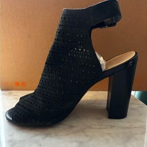 Vince Camuto Size 7 Black cutout suede side buckle block heel bootie/sandal